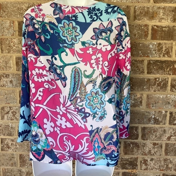 Gorgeous top size 0 Chico’s bell sleeves size 4 Small - Picture 4 of 12
